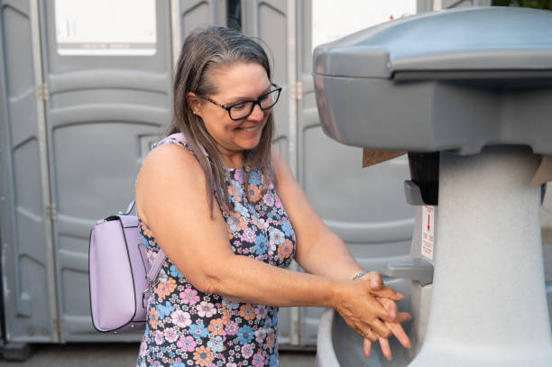 Best Porta potty delivery and setup  in Bath, MI